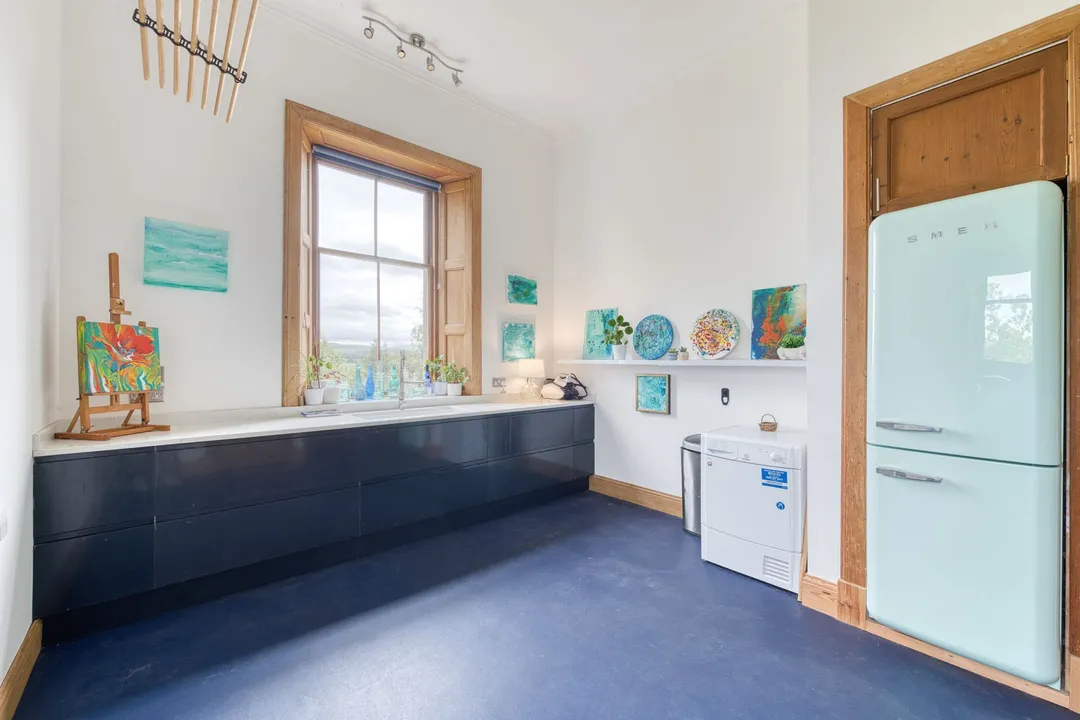 https://mr0.homeflow-assets.co.uk/files/photo/image/47499/3296/_x_/DSC_0771_HDR-108.jpg