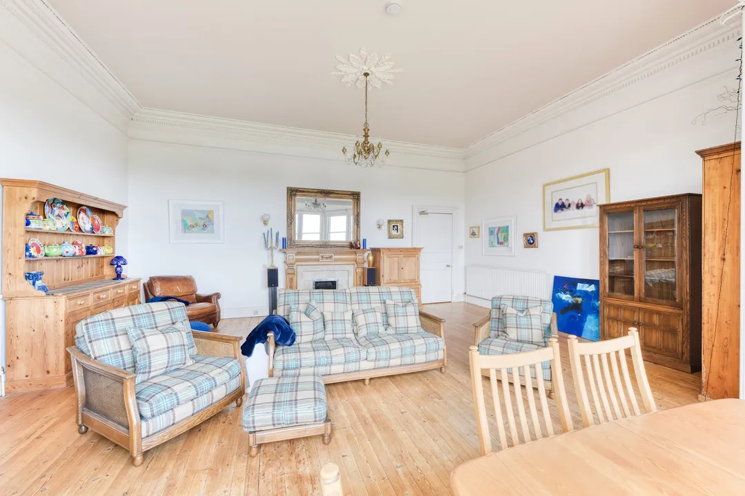 https://mr0.homeflow-assets.co.uk/files/photo/image/47499/3304/_x_/DSC_1326_HDR-191.jpg