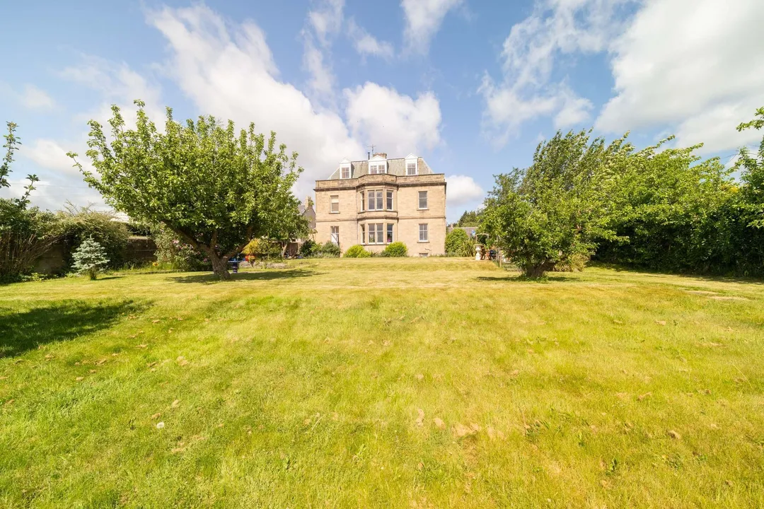 https://mr0.homeflow-assets.co.uk/files/photo/image/47499/3333/_x_/003A0691-35.jpg
