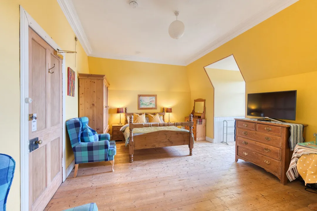 https://mr0.homeflow-assets.co.uk/files/photo/image/47499/3337/_x_/DSC_1703_HDR-244.jpg