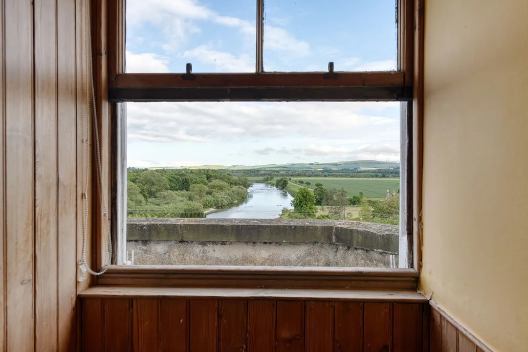 https://mr0.homeflow-assets.co.uk/files/photo/image/47499/3338/_x_/DSC_1653_HDR-240.jpg