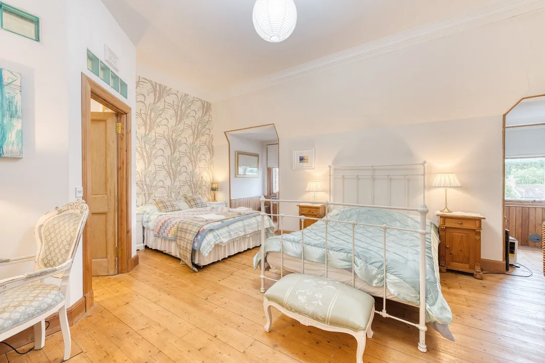 https://mr0.homeflow-assets.co.uk/files/photo/image/47499/3340/_x_/DSC_1753_HDR-252.jpg
