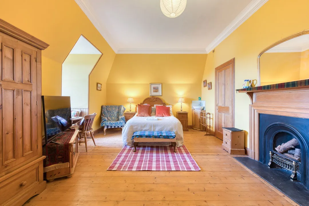 https://mr0.homeflow-assets.co.uk/files/photo/image/47499/3343/_x_/DSC_1633_HDR-236.jpg
