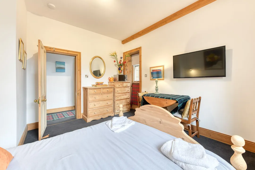 https://mr0.homeflow-assets.co.uk/files/photo/image/47499/3357/_x_/DSC_1176_HDR-169.jpg