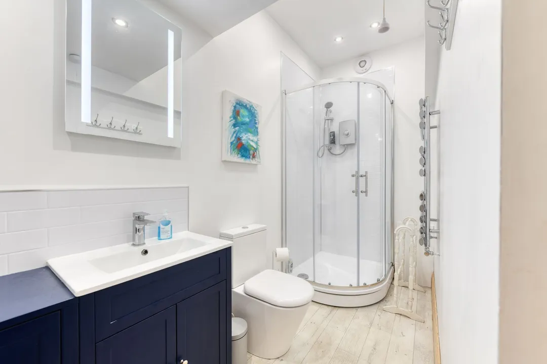 https://mr0.homeflow-assets.co.uk/files/photo/image/47499/3360/_x_/DSC_1146_HDR-163.jpg