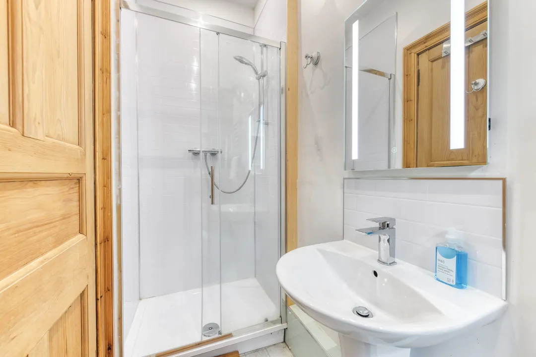 https://mr0.homeflow-assets.co.uk/files/photo/image/47499/3381/_x_/DSC_1191_HDR-171.jpg