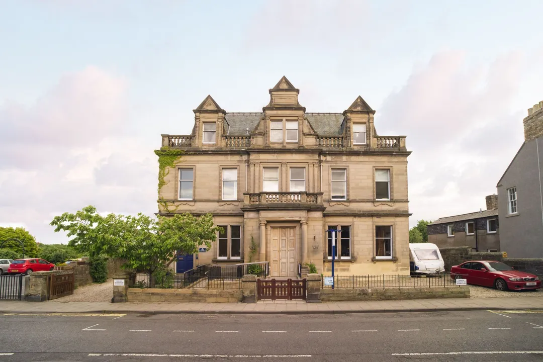 https://mr0.homeflow-assets.co.uk/files/photo/image/47499/3428/_x_/003A0755-274.jpg