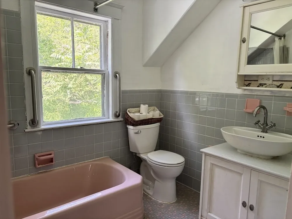 792 Commercial St, Braintree, MA 02184