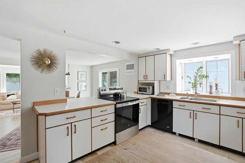11 Sylvia Rd, North Reading, MA 01864