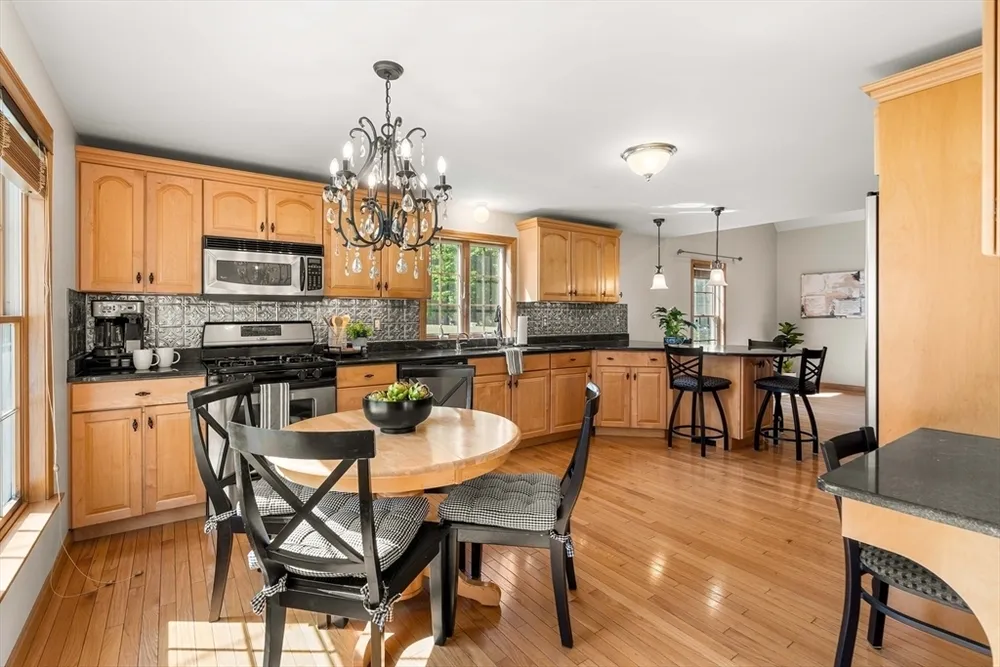 95 Maryland Ave, Lowell, MA 01851