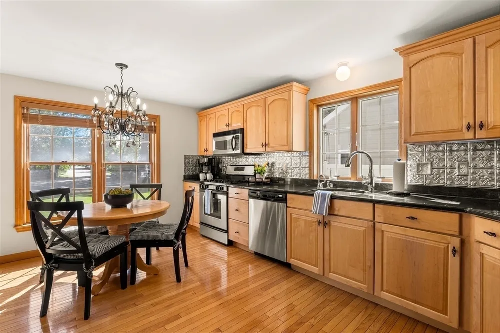 95 Maryland Ave, Lowell, MA 01851