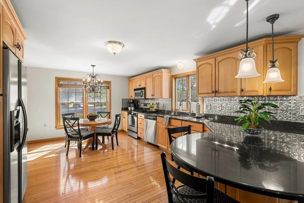 95 Maryland Ave, Lowell, MA 01851