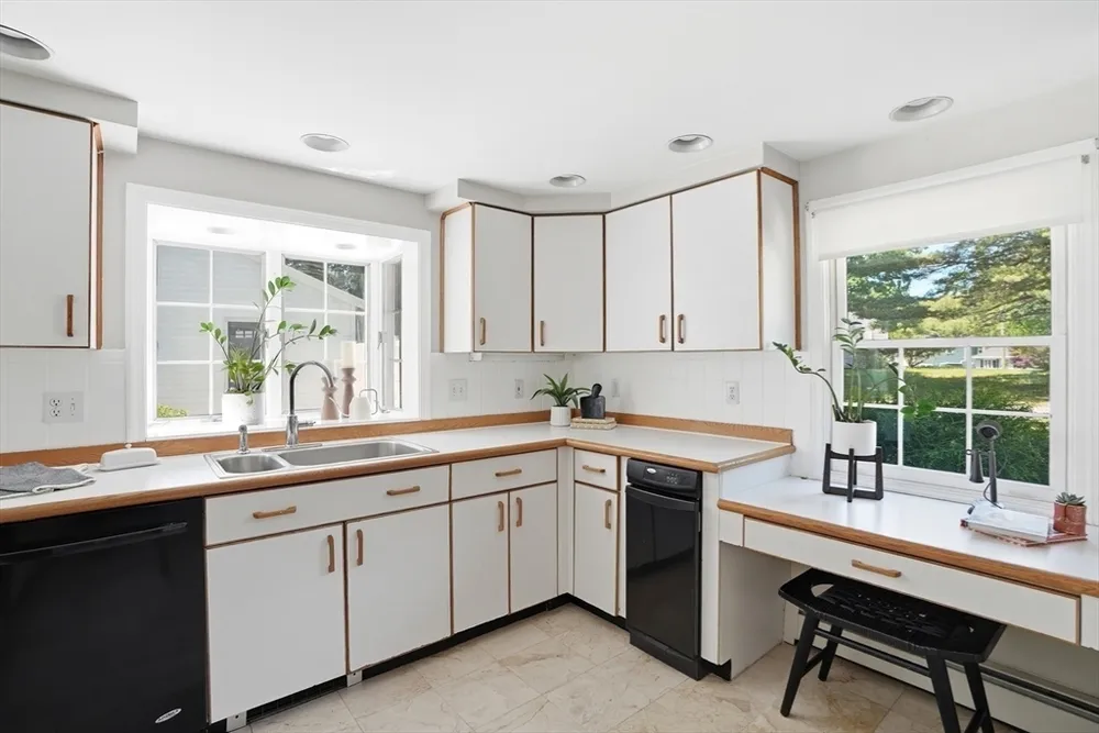 11 Sylvia Rd, North Reading, MA 01864