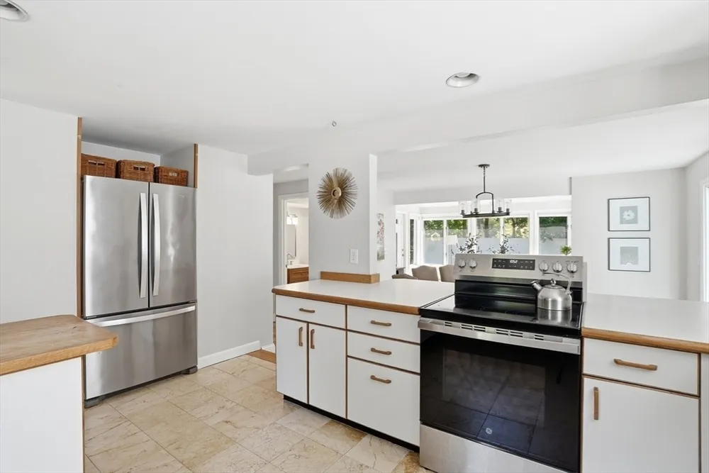 11 Sylvia Rd, North Reading, MA 01864
