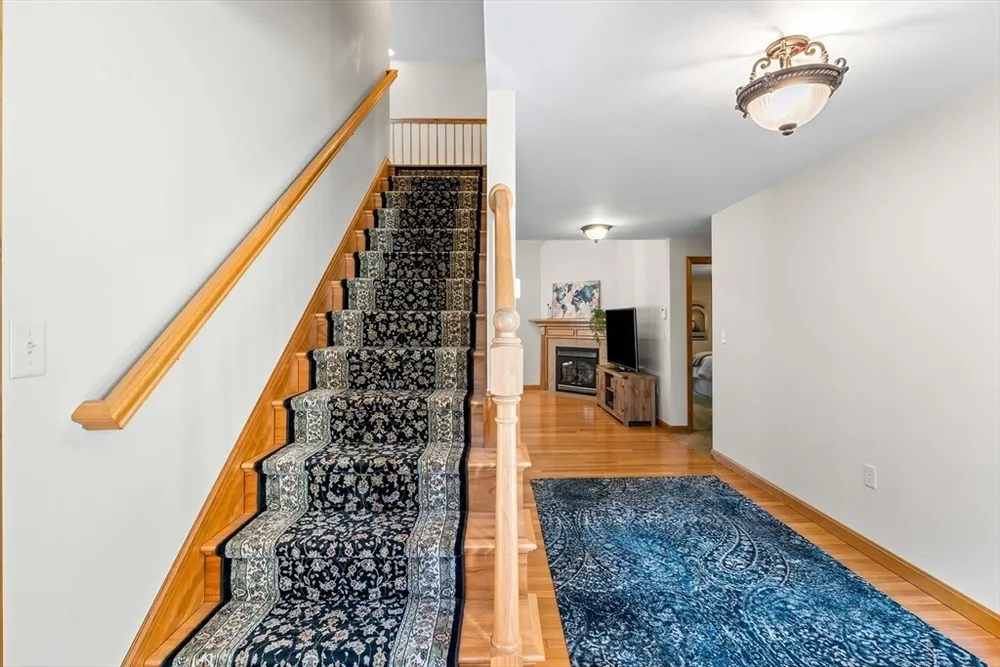 95 Maryland Ave, Lowell, MA 01851