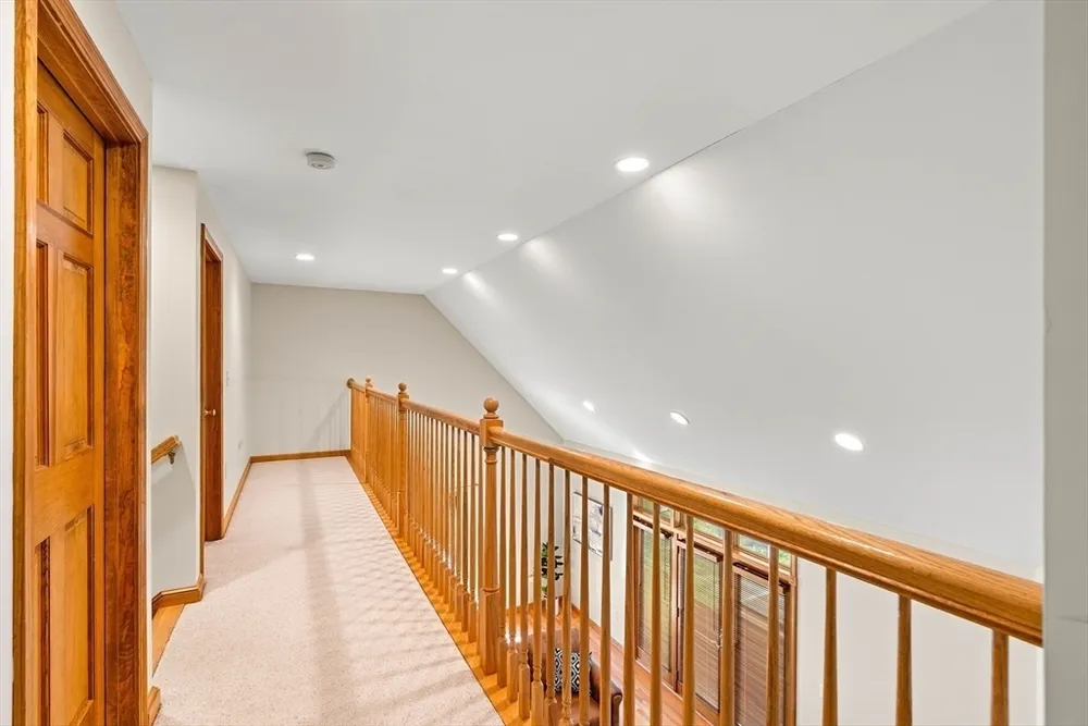 95 Maryland Ave, Lowell, MA 01851