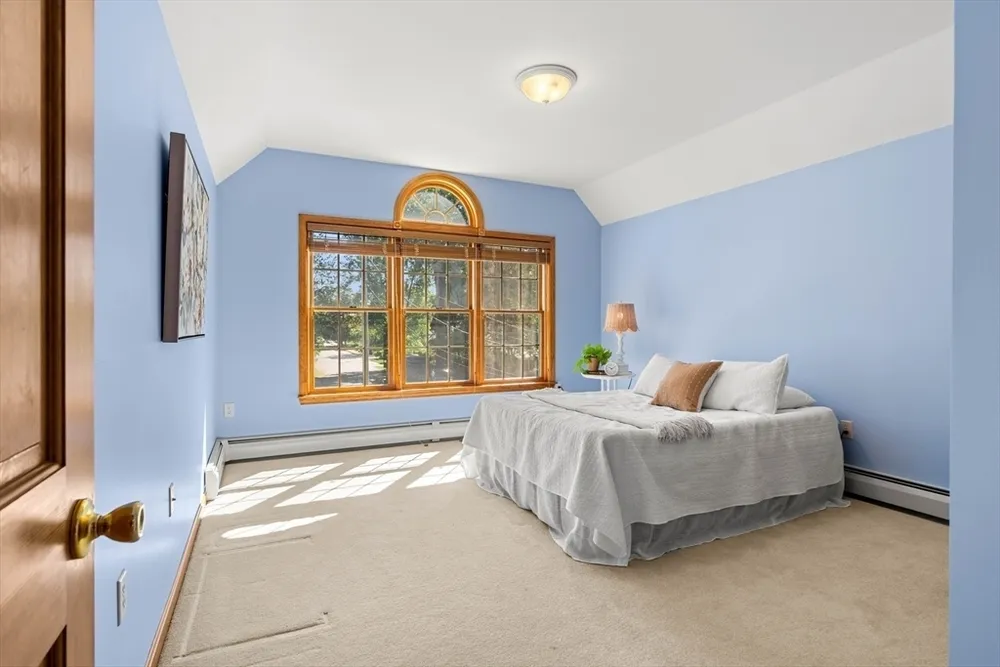 95 Maryland Ave, Lowell, MA 01851