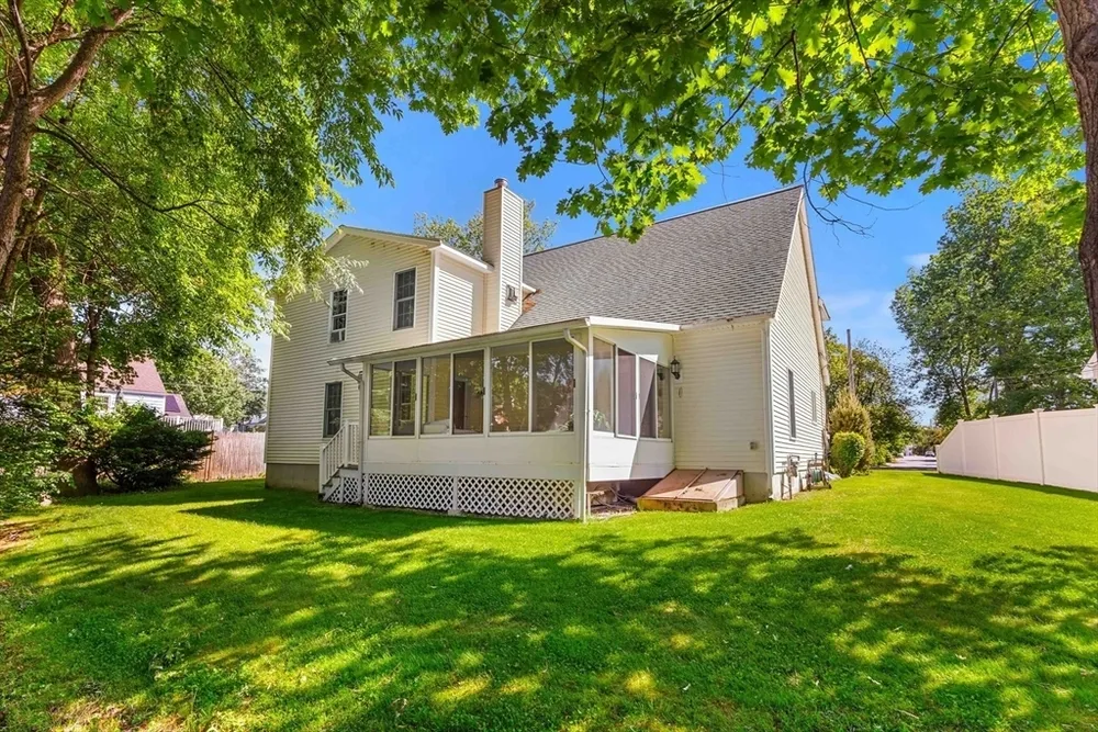 95 Maryland Ave, Lowell, MA 01851