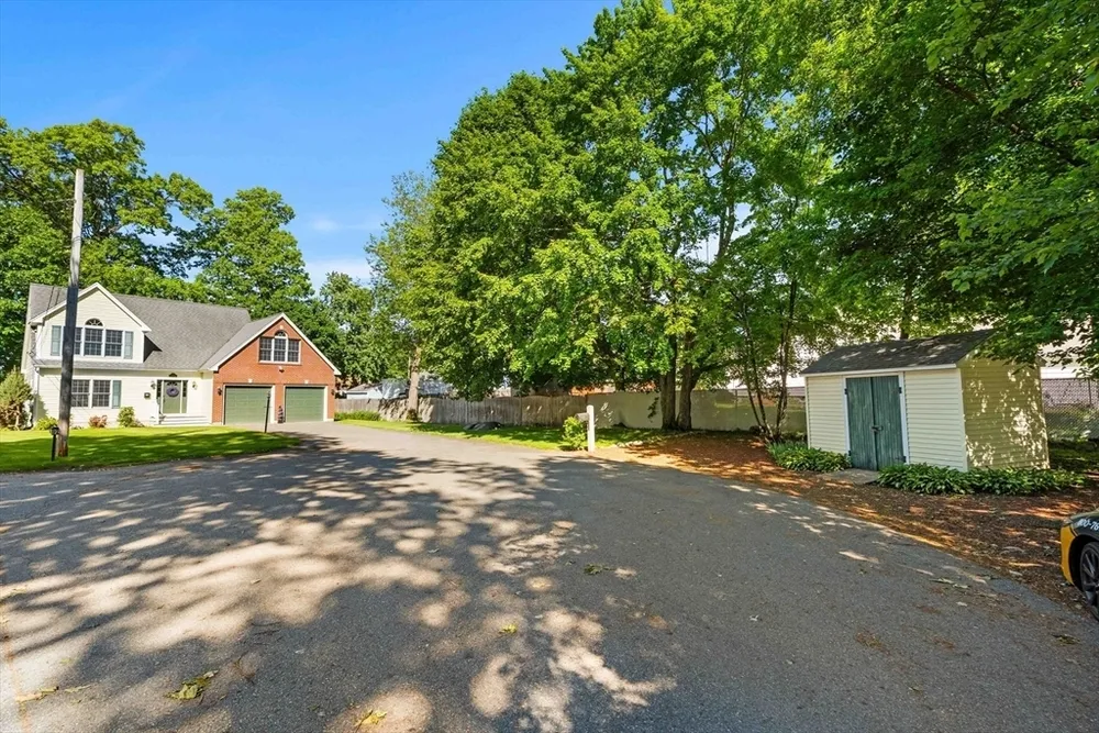 95 Maryland Ave, Lowell, MA 01851