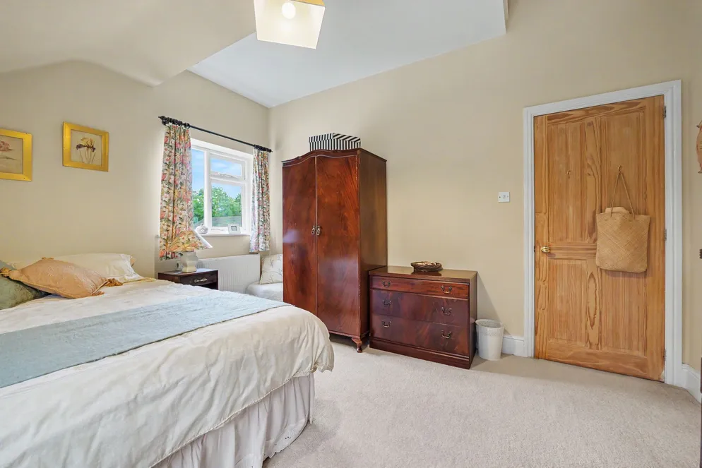 Property carousel item 30