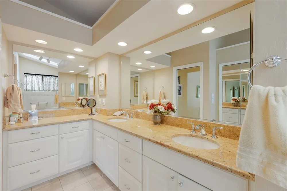 851 Faulkwood Ct, Sarasota, FL 34232