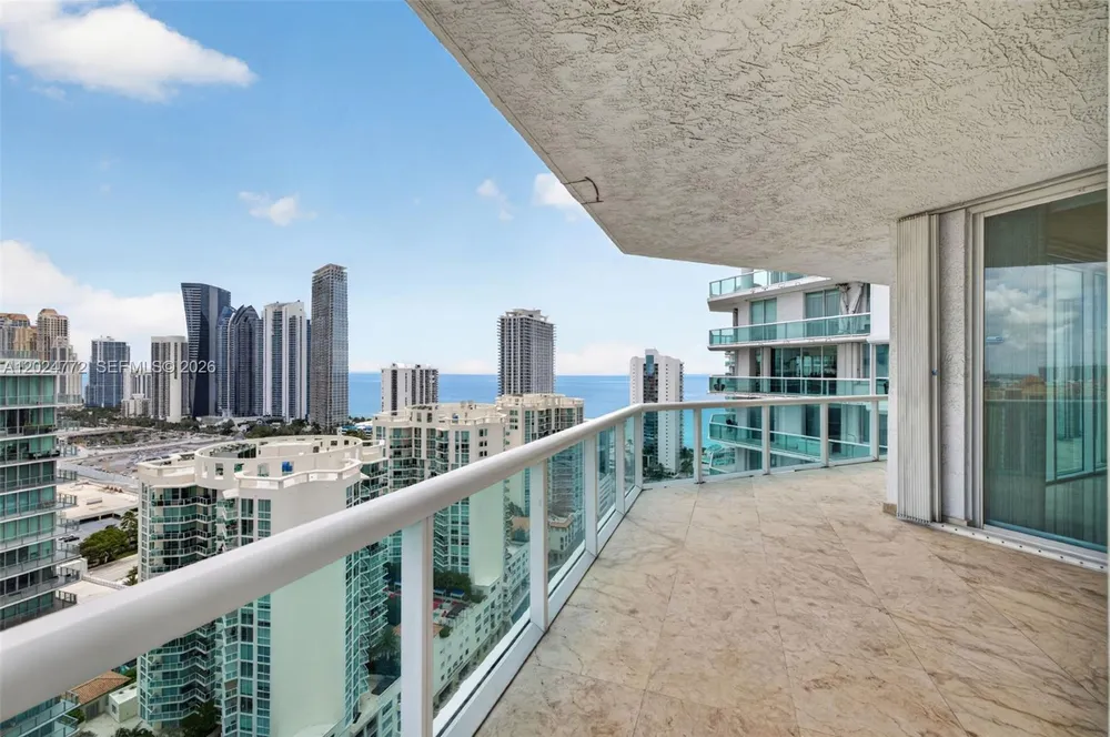 16500 Collins Ave, Sunny Isles Beach, FL 33160
