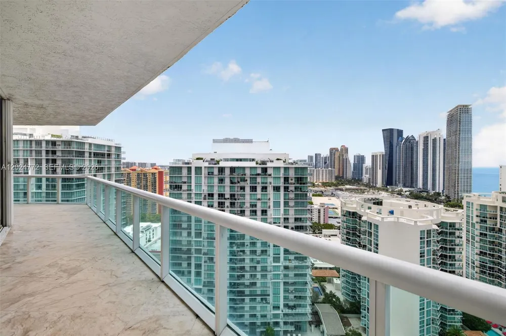 16500 Collins Ave, Sunny Isles Beach, FL 33160
