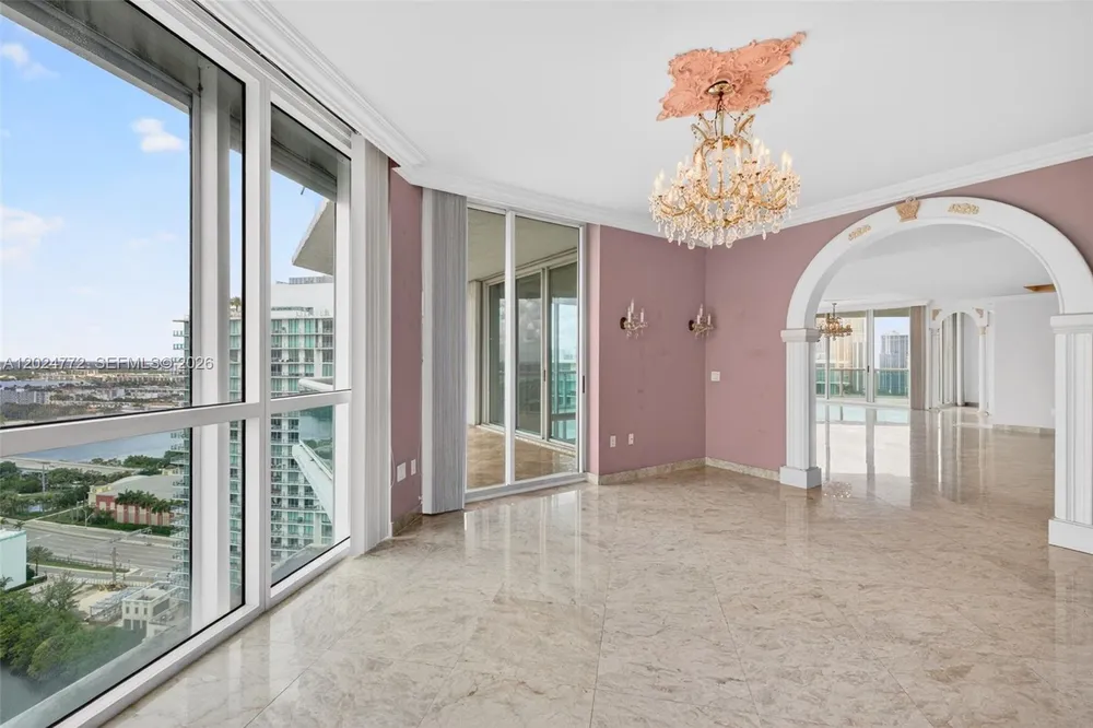 16500 Collins Ave, Sunny Isles Beach, FL 33160