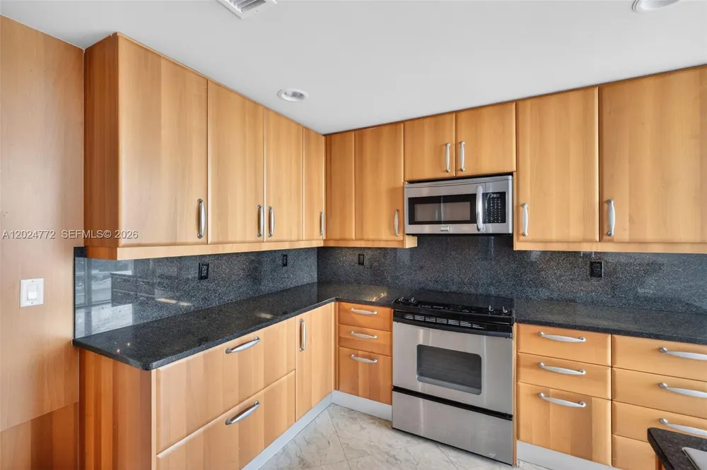 16500 Collins Ave, Sunny Isles Beach, FL 33160