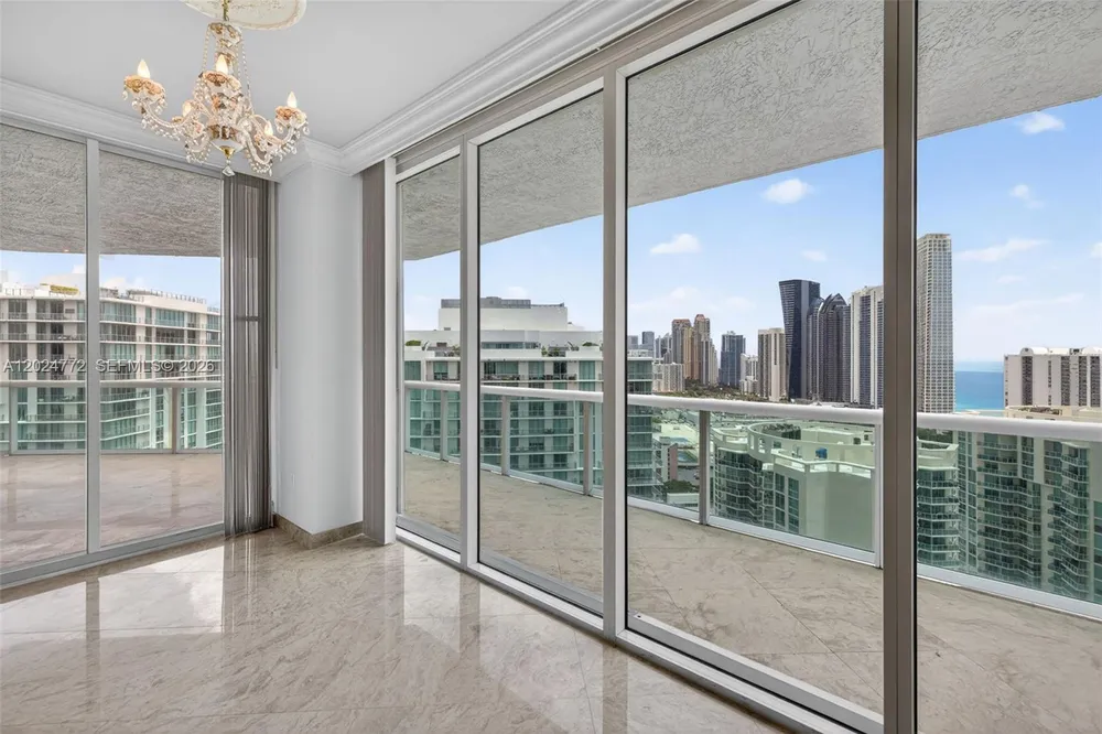 16500 Collins Ave, Sunny Isles Beach, FL 33160