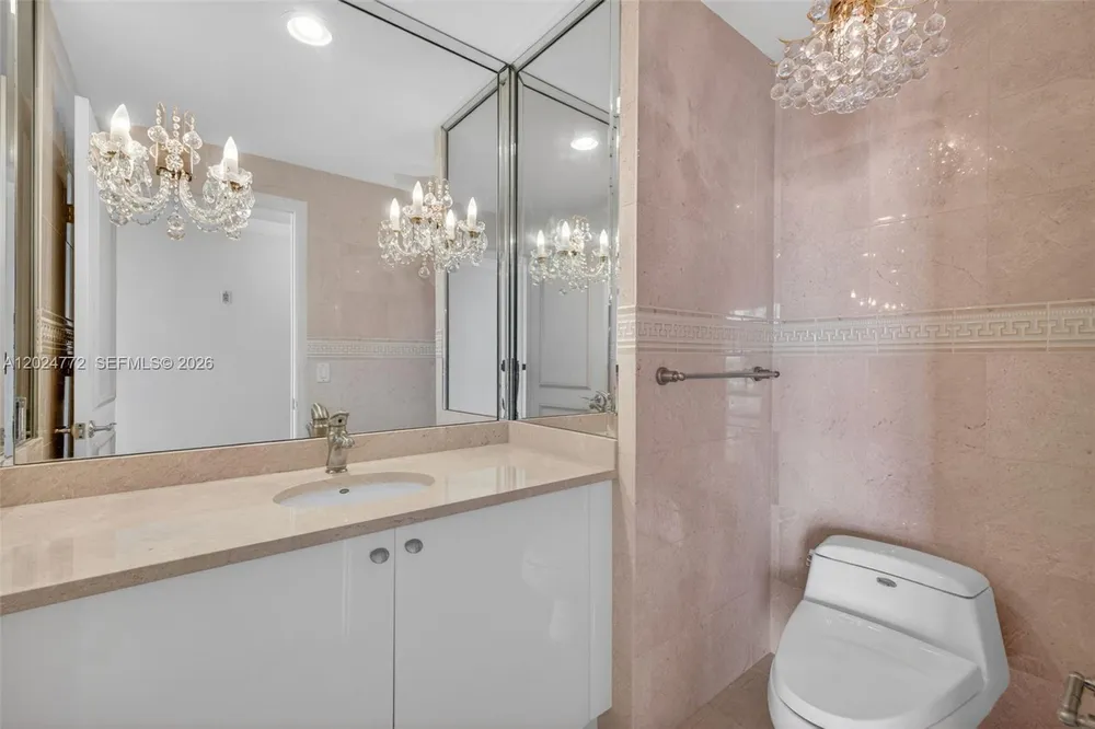 16500 Collins Ave, Sunny Isles Beach, FL 33160