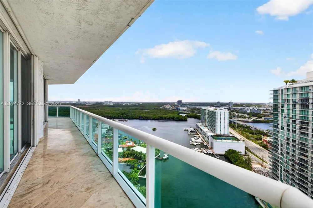 16500 Collins Ave, Sunny Isles Beach, FL 33160
