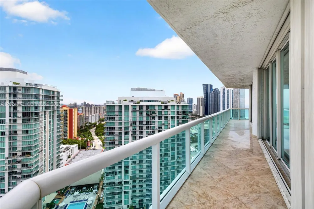 16500 Collins Ave, Sunny Isles Beach, FL 33160