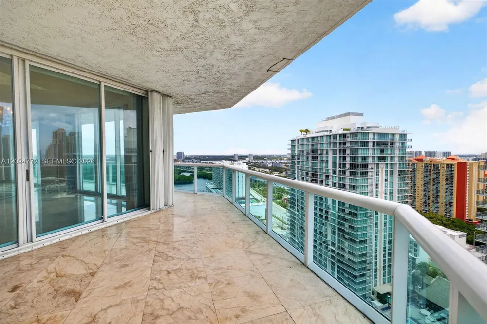 16500 Collins Ave, Sunny Isles Beach, FL 33160