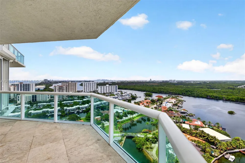 16500 Collins Ave, Sunny Isles Beach, FL 33160
