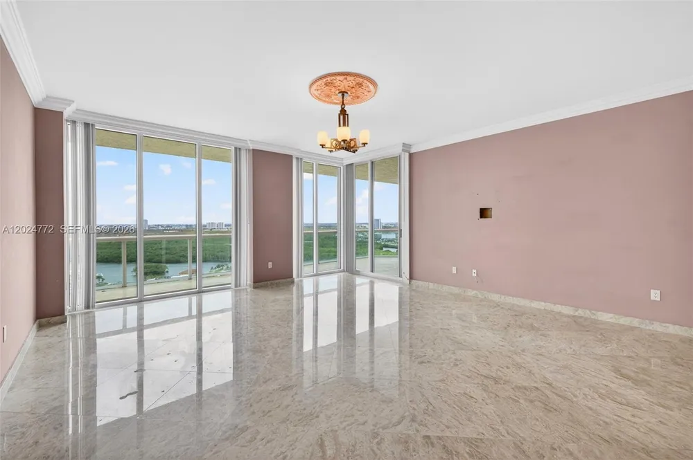16500 Collins Ave, Sunny Isles Beach, FL 33160
