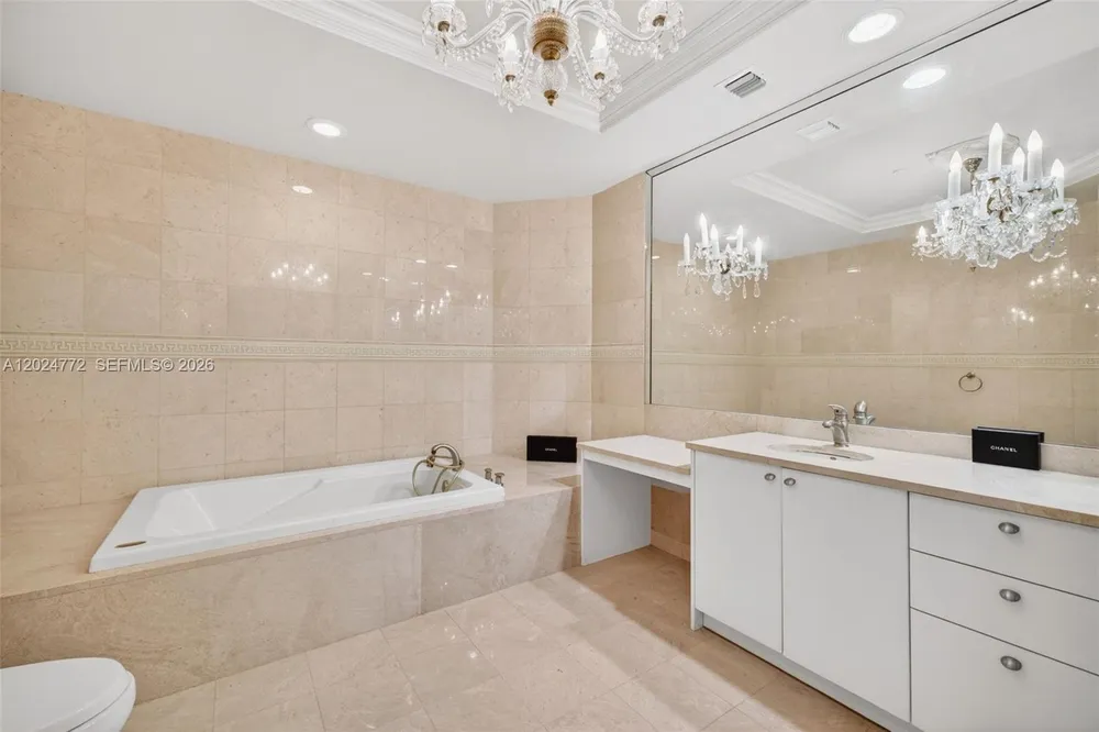 16500 Collins Ave, Sunny Isles Beach, FL 33160