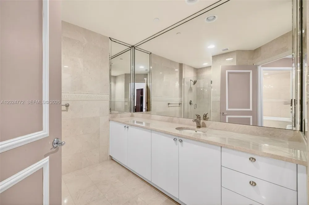 16500 Collins Ave, Sunny Isles Beach, FL 33160