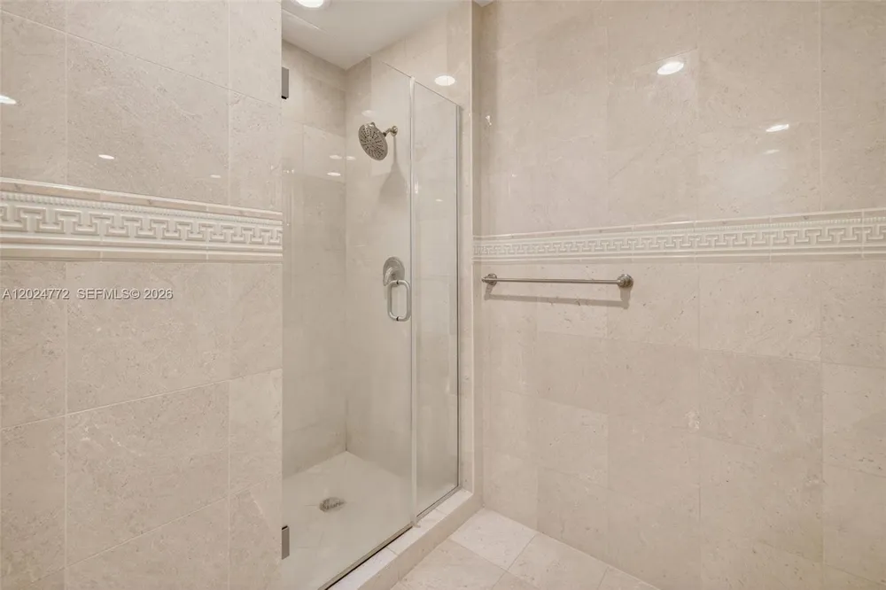 16500 Collins Ave, Sunny Isles Beach, FL 33160