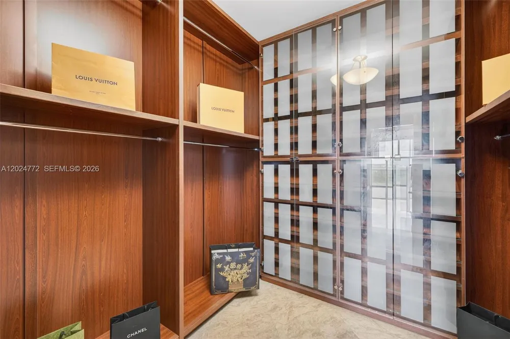 16500 Collins Ave, Sunny Isles Beach, FL 33160