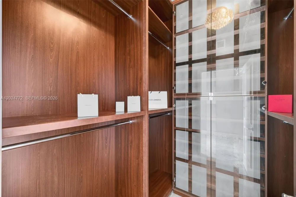 16500 Collins Ave, Sunny Isles Beach, FL 33160