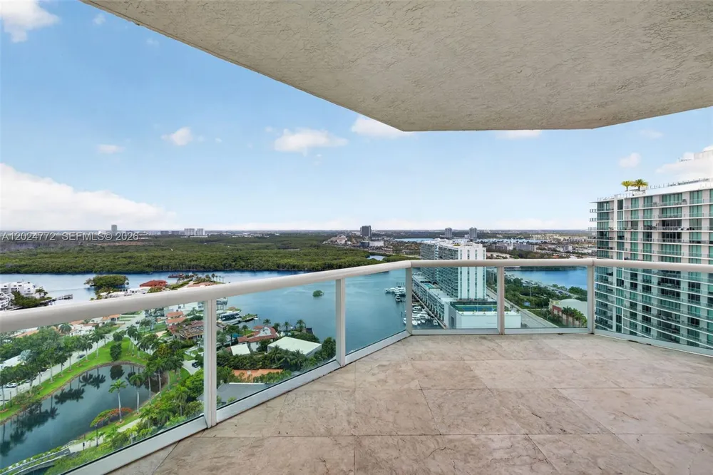 16500 Collins Ave, Sunny Isles Beach, FL 33160