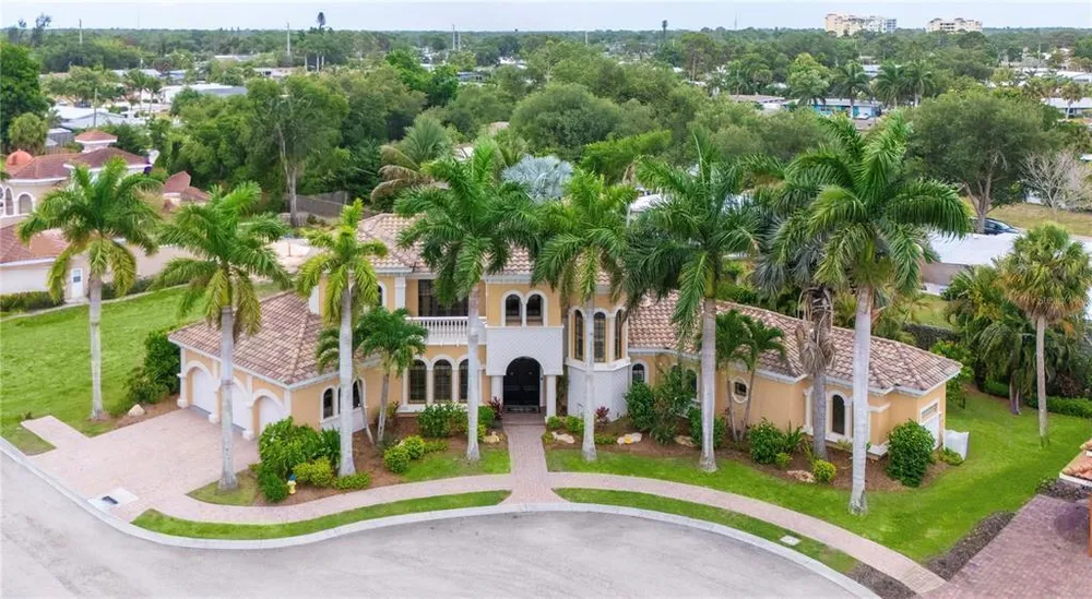 1630 Assisi Dr, Sarasota, FL 34231