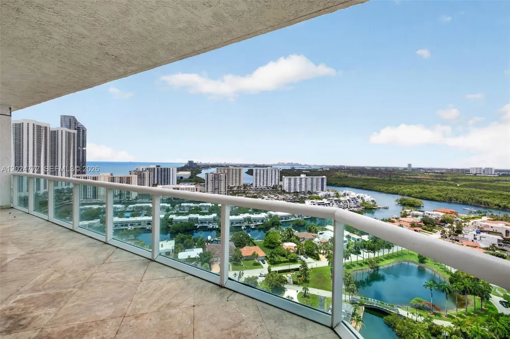16500 Collins Ave, Sunny Isles Beach, FL 33160