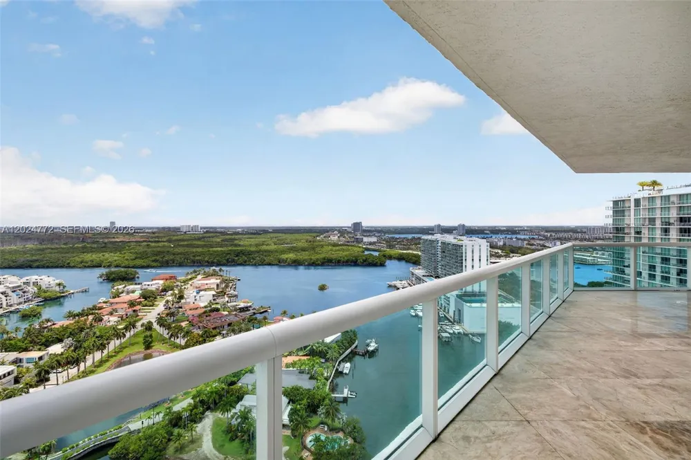 16500 Collins Ave, Sunny Isles Beach, FL 33160