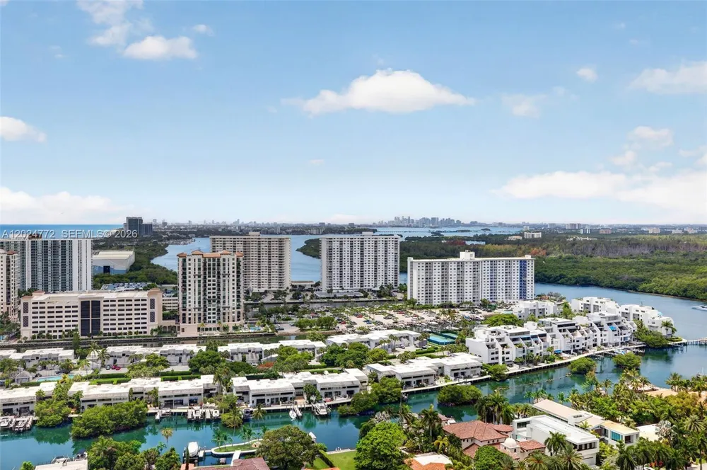 16500 Collins Ave, Sunny Isles Beach, FL 33160