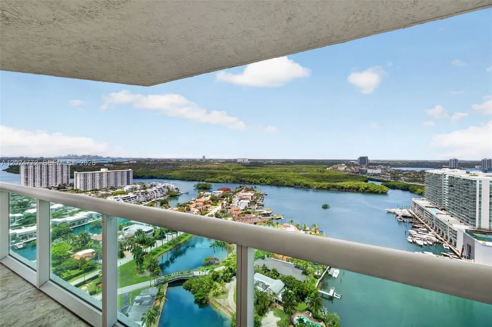 16500 Collins Ave, Sunny Isles Beach, FL 33160