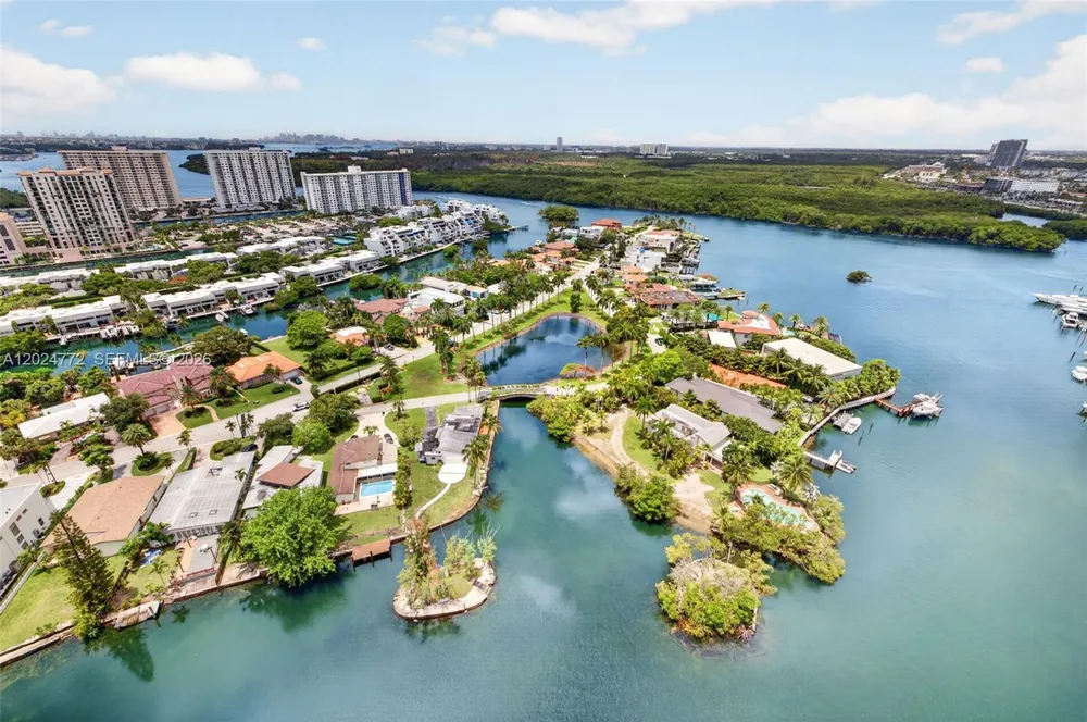 16500 Collins Ave, Sunny Isles Beach, FL 33160