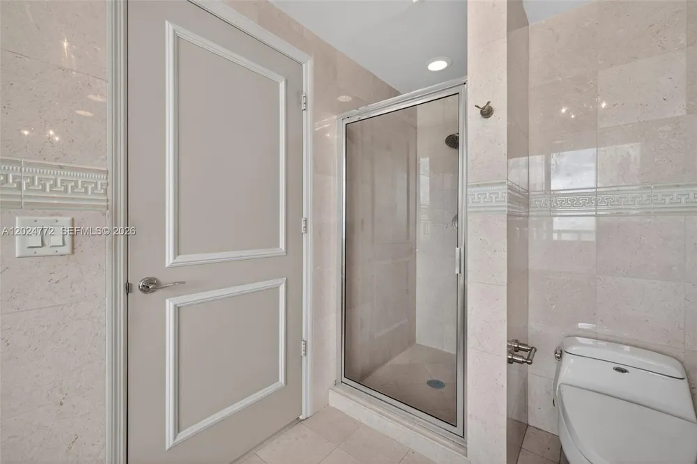 16500 Collins Ave, Sunny Isles Beach, FL 33160