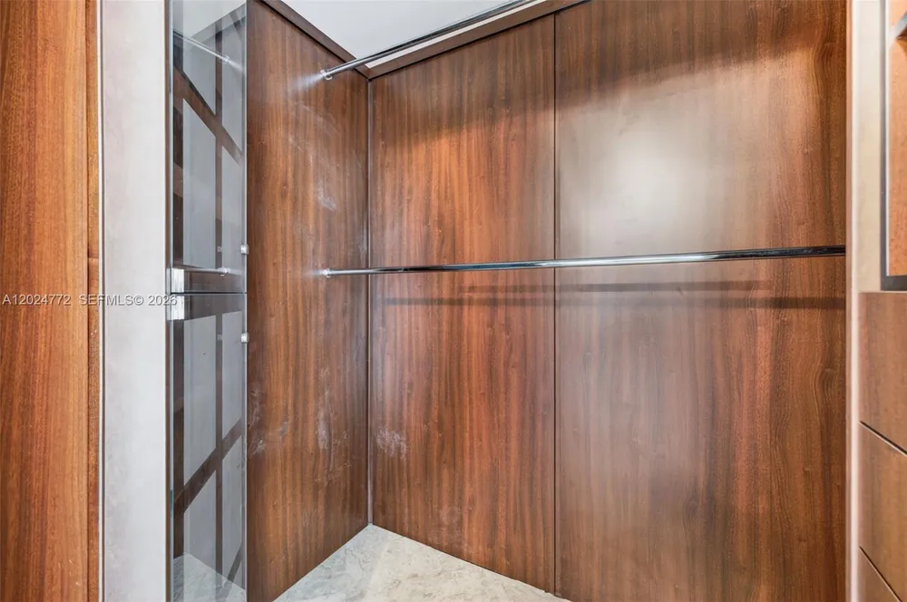 16500 Collins Ave, Sunny Isles Beach, FL 33160